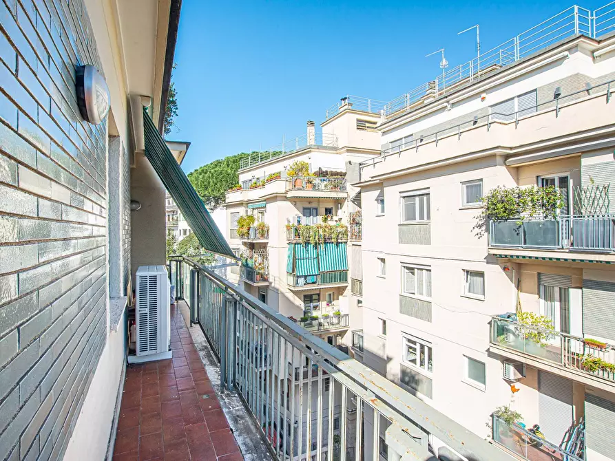 Immagine 5 di Appartamento in vendita  in Viale di Villa massimo 37 a Roma