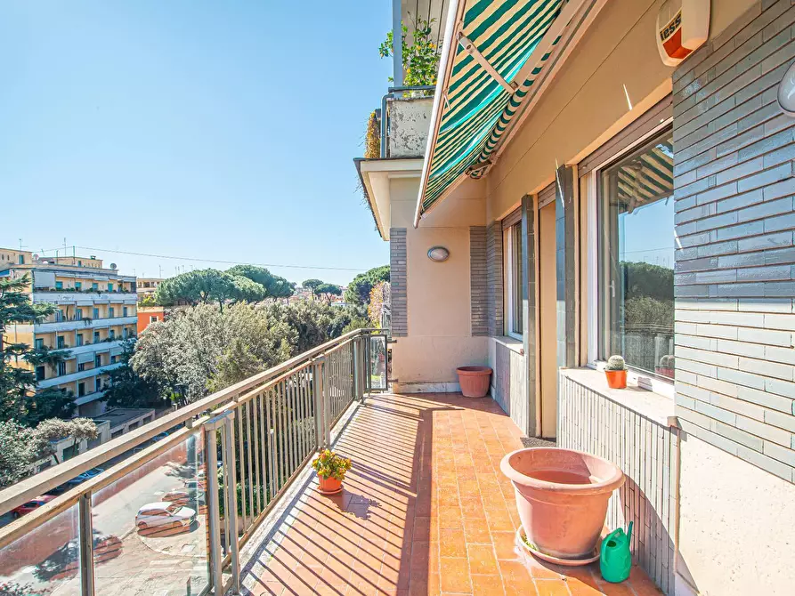 Immagine 6 di Appartamento in vendita  in Viale di Villa massimo 37 a Roma