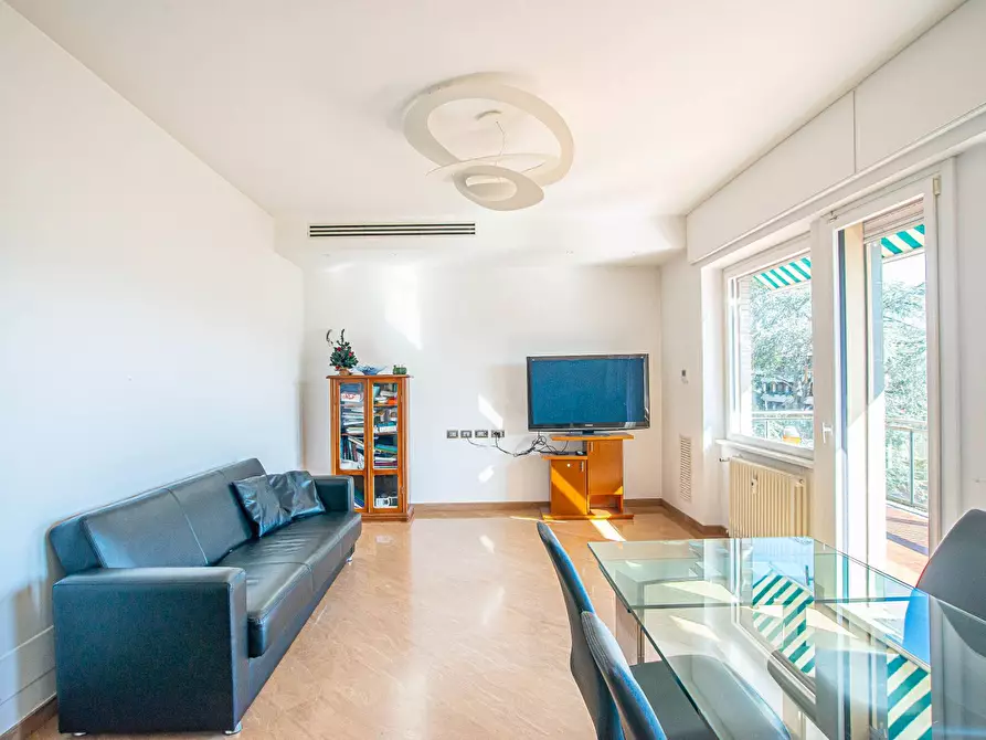 Immagine 9 di Appartamento in vendita  in Viale di Villa massimo 37 a Roma