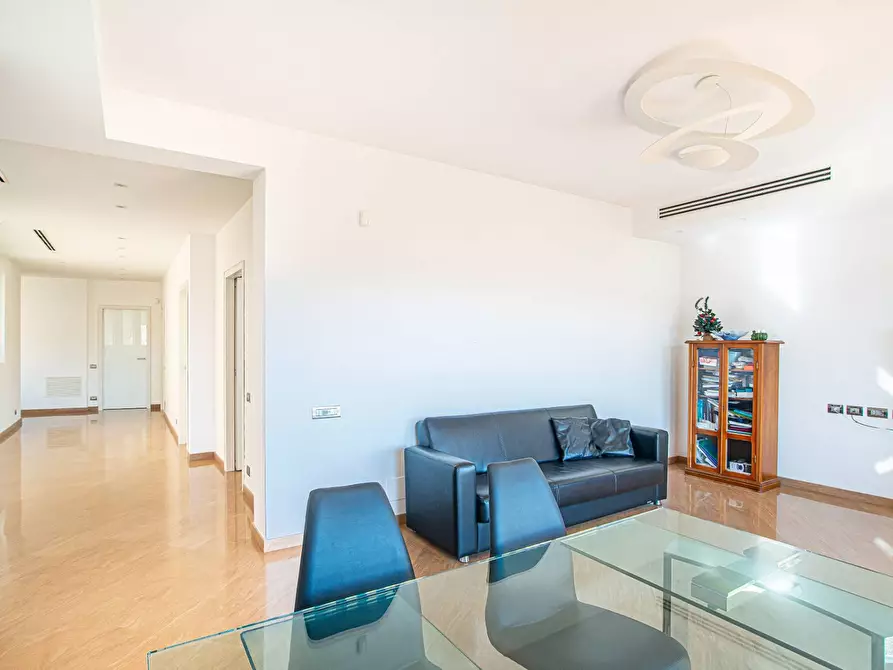 Immagine 10 di Appartamento in vendita  in Viale di Villa massimo 37 a Roma