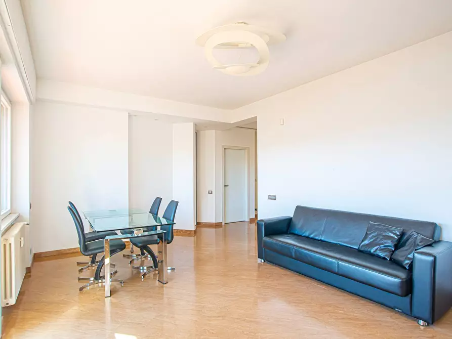 Immagine 11 di Appartamento in vendita  in Viale di Villa massimo 37 a Roma