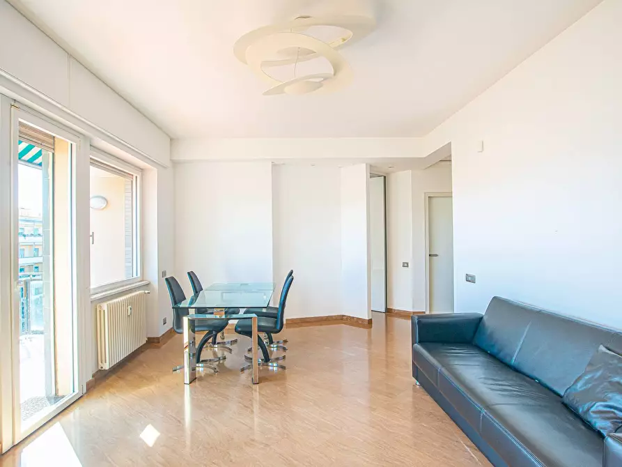 Immagine 12 di Appartamento in vendita  in Viale di Villa massimo 37 a Roma