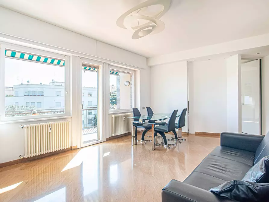 Immagine 13 di Appartamento in vendita  in Viale di Villa massimo 37 a Roma