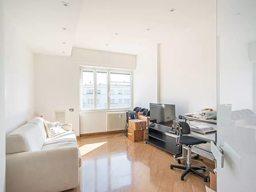 Immagine 14 di Appartamento in vendita  in Viale di Villa massimo 37 a Roma