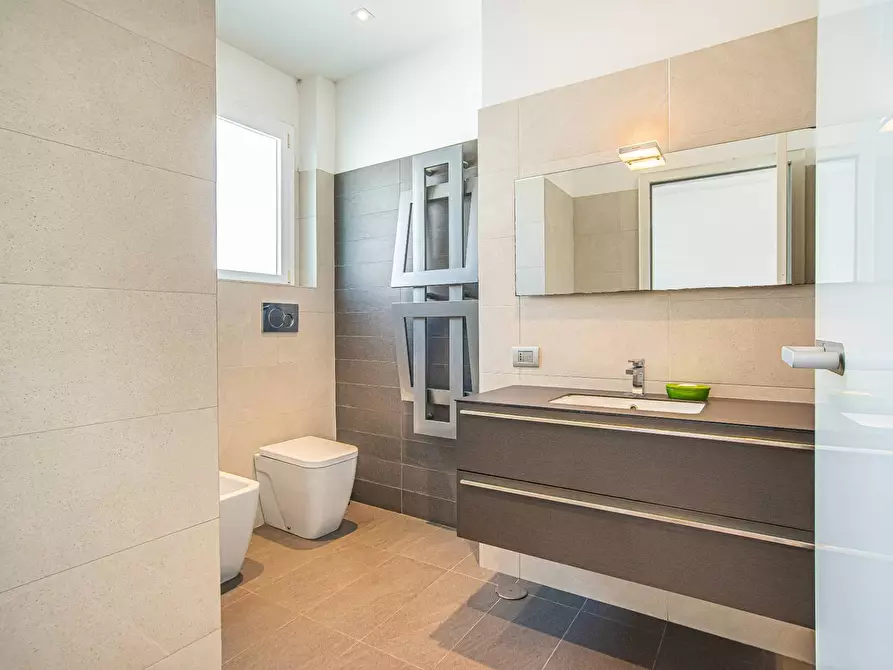 Immagine 21 di Appartamento in vendita  in Viale di Villa massimo 37 a Roma