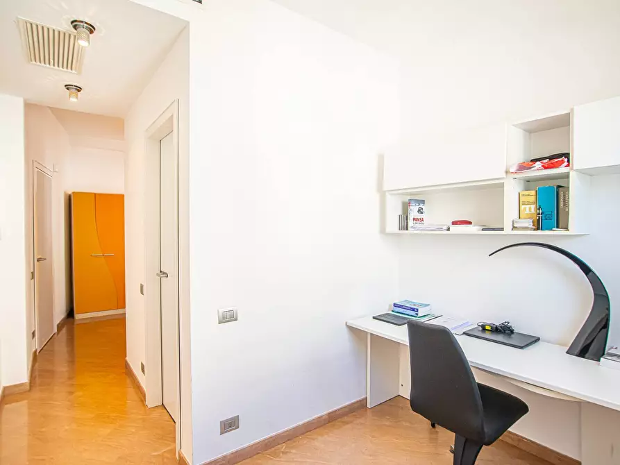 Immagine 26 di Appartamento in vendita  in Viale di Villa massimo 37 a Roma