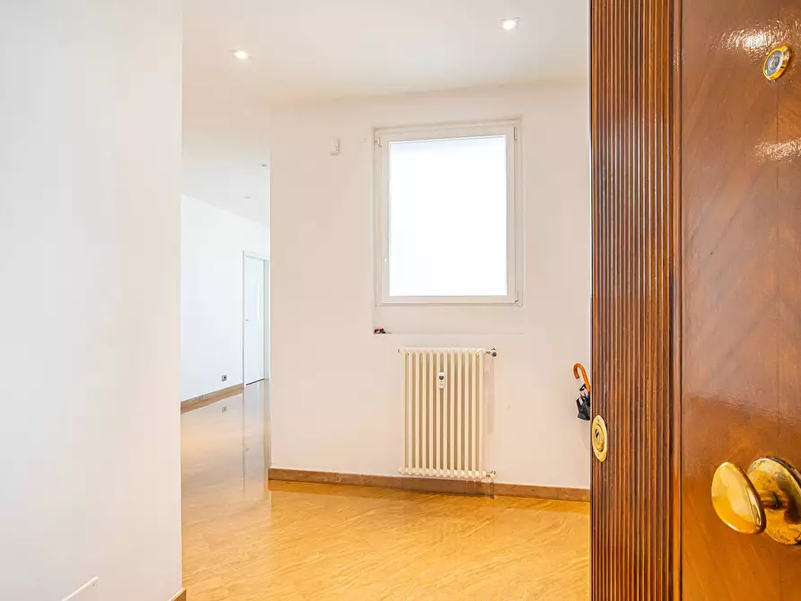 Immagine 34 di Appartamento in vendita  in Viale di Villa massimo 37 a Roma