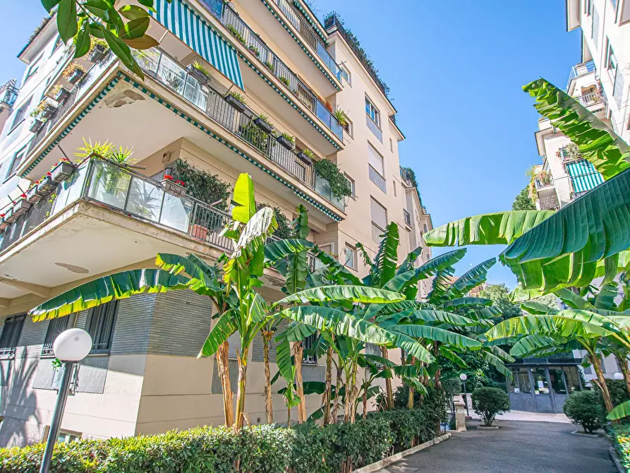 Immagine 38 di Appartamento in vendita  in Viale di Villa massimo 37 a Roma