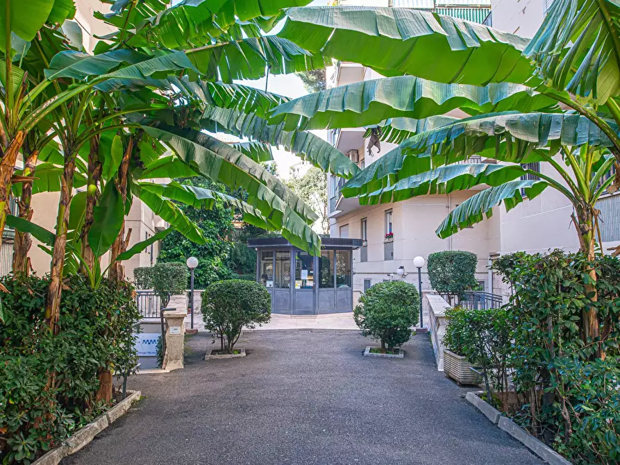 Immagine 41 di Appartamento in vendita  in Viale di Villa massimo 37 a Roma