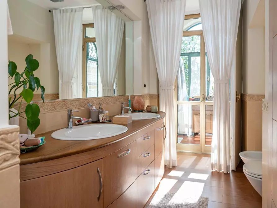 Immagine 23 di Appartamento in vendita  in Corso Umberto I 56 a Cava De' Tirreni