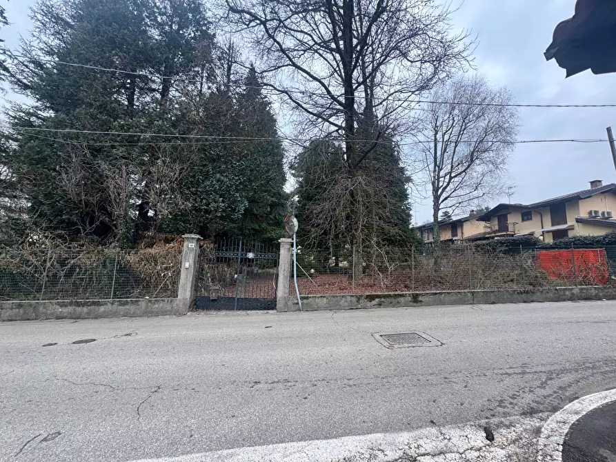 Immagine 10 di Terreno residenziale in vendita  in Via Monte Ameno 17 a Somma Lombardo