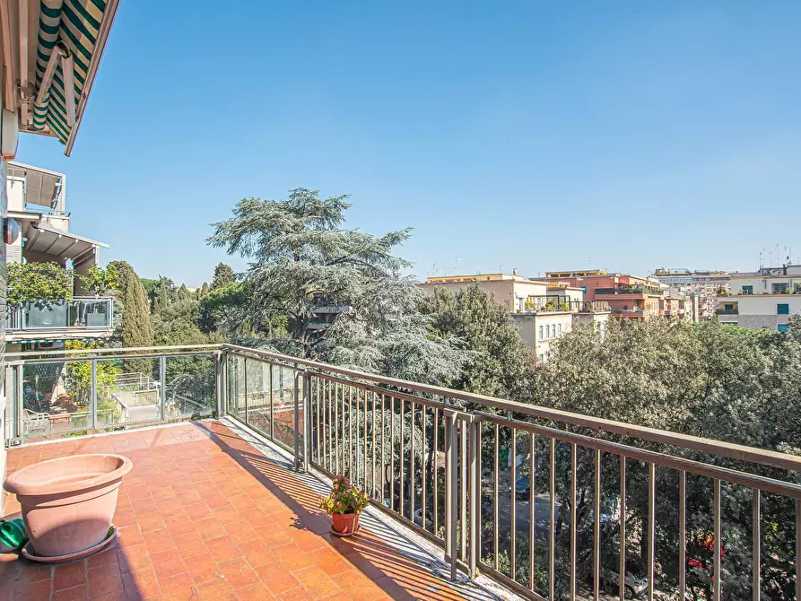Immagine 42 di Appartamento in vendita  in Viale di Villa massimo 37 a Roma