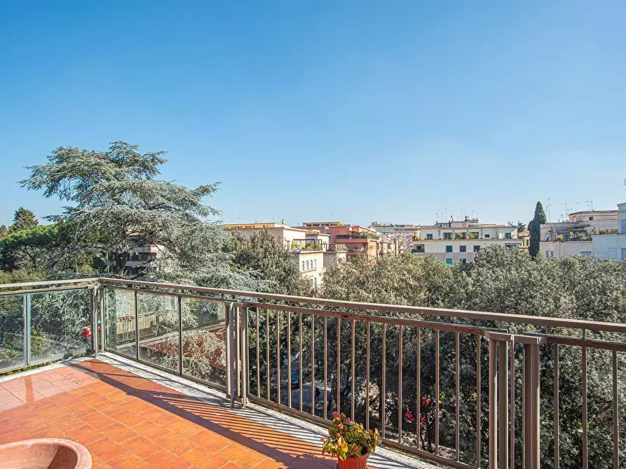 Immagine 43 di Appartamento in vendita  in Viale di Villa massimo 37 a Roma