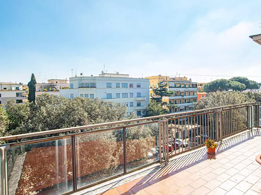 Immagine 44 di Appartamento in vendita  in Viale di Villa massimo 37 a Roma