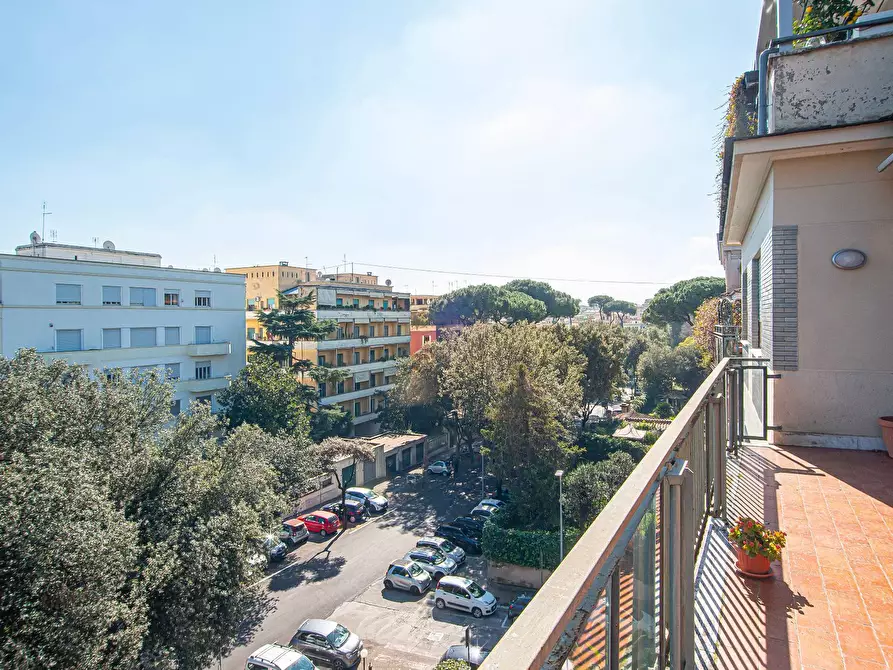 Immagine 45 di Appartamento in vendita  in Viale di Villa massimo 37 a Roma