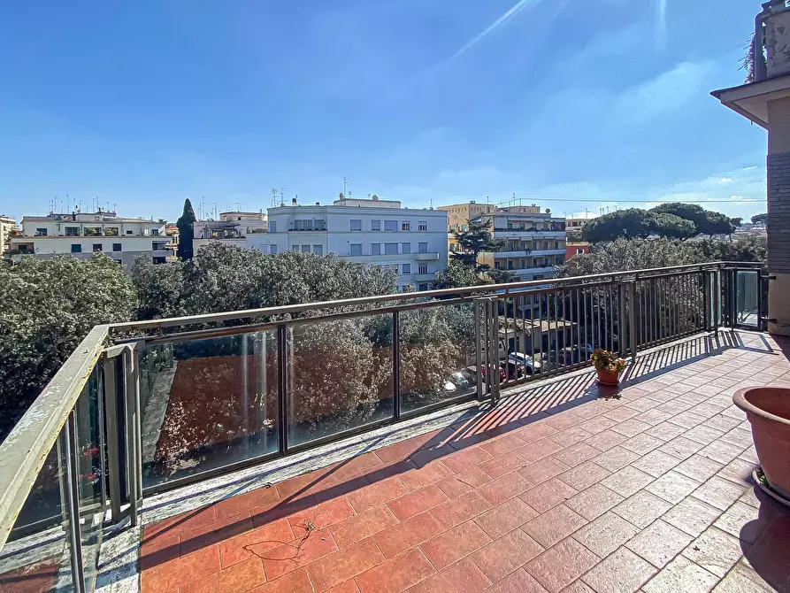 Immagine 3 di Appartamento in vendita  in Viale di Villa massimo 37 a Roma
