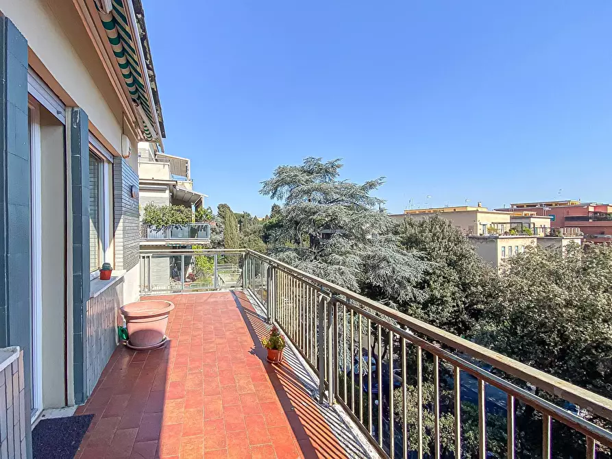 Immagine 50 di Appartamento in vendita  in Viale di Villa massimo 37 a Roma