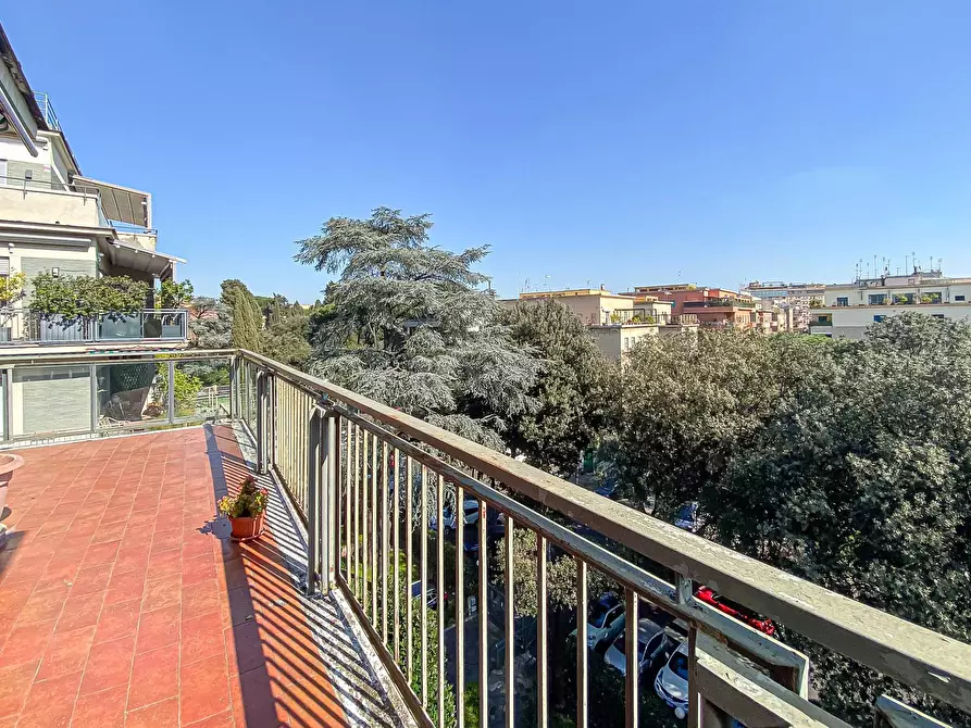 Immagine 53 di Appartamento in vendita  in Viale di Villa massimo 37 a Roma