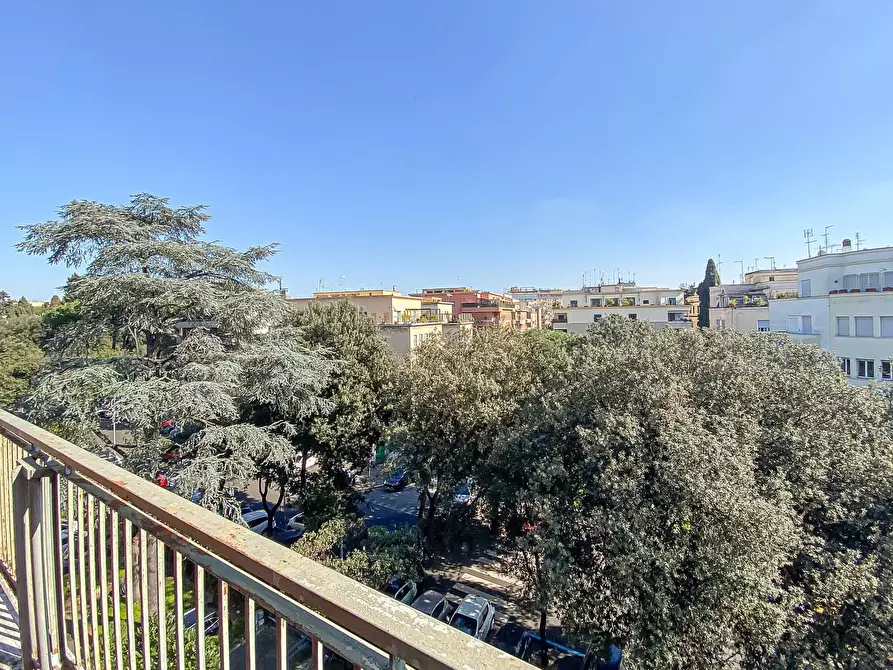 Immagine 54 di Appartamento in vendita  in Viale di Villa massimo 37 a Roma