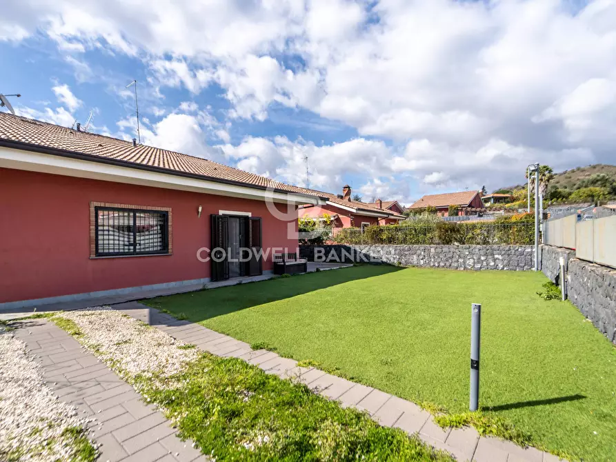 Immagine 4 di Villa in vendita  in Via Madonna di Loreto 13 a Trecastagni