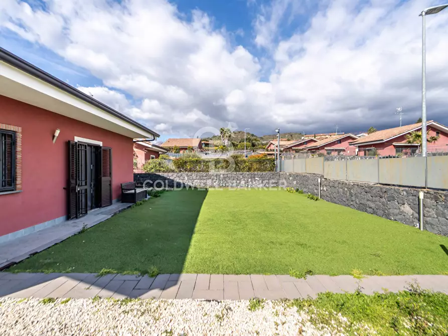 Immagine 5 di Villa in vendita  in Via Madonna di Loreto 13 a Trecastagni