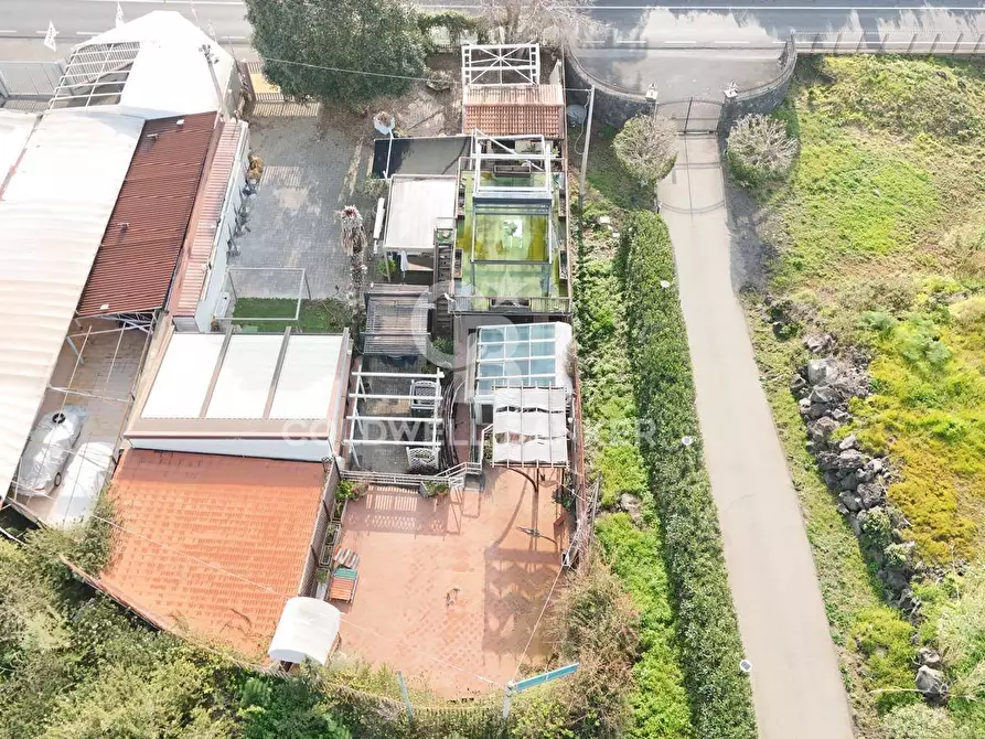 Immagine 5 di Locale commerciale in vendita  in Via XXI Aprile 23 a Aci Castello