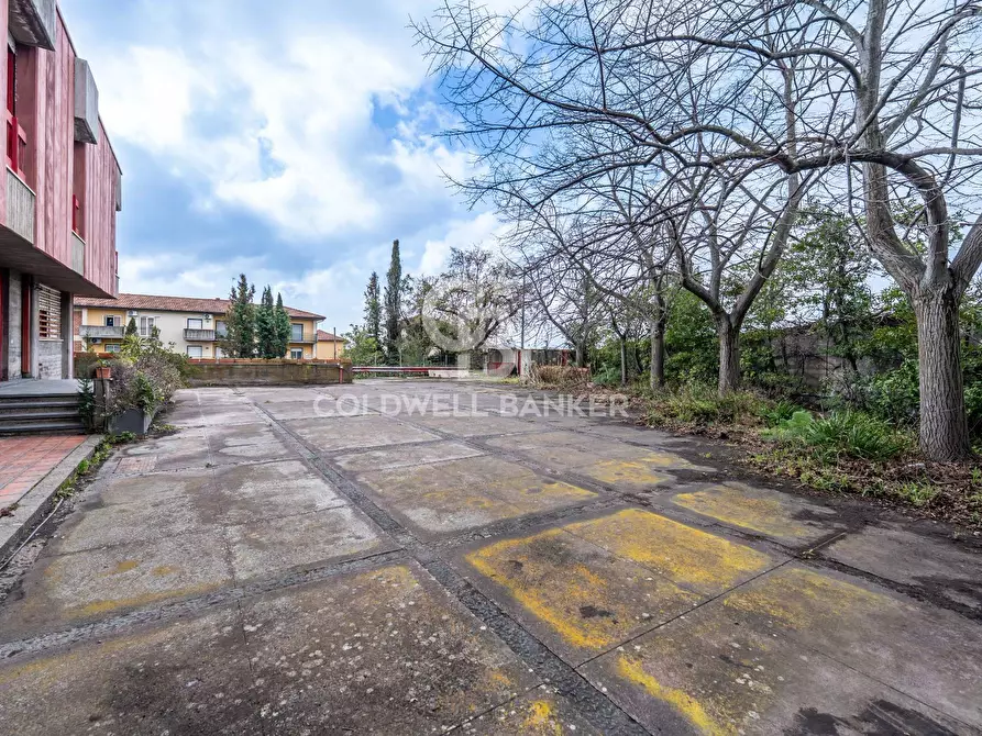 Immagine 14 di Ufficio in vendita  a San Giovanni La Punta