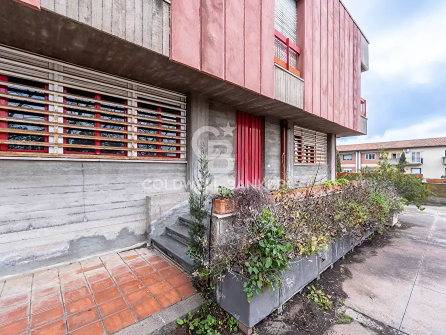 Immagine 17 di Ufficio in vendita  a San Giovanni La Punta