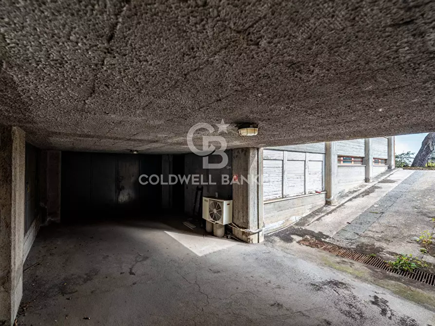 Immagine 27 di Ufficio in vendita  a San Giovanni La Punta