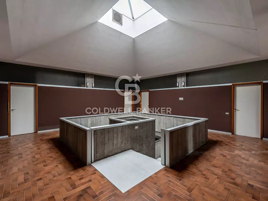 Immagine 28 di Ufficio in vendita  a San Giovanni La Punta