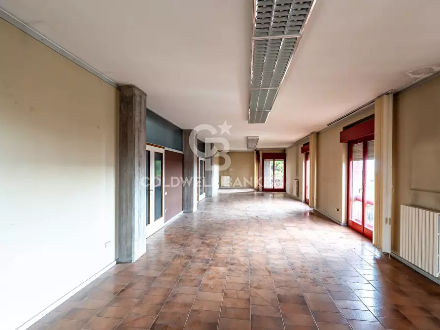 Immagine 29 di Ufficio in vendita  a San Giovanni La Punta