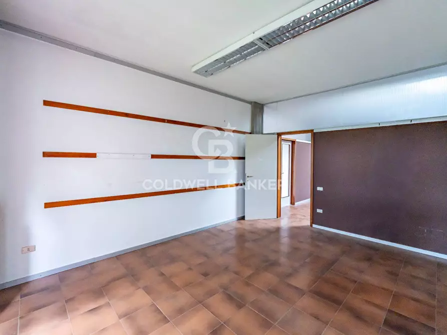 Immagine 32 di Ufficio in vendita  a San Giovanni La Punta
