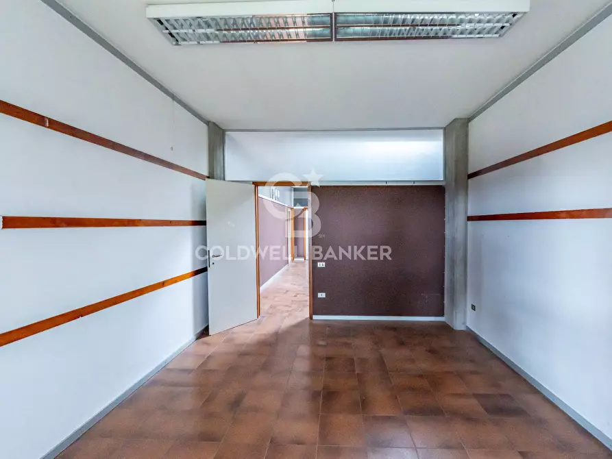 Immagine 33 di Ufficio in vendita  a San Giovanni La Punta