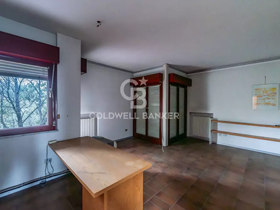 Immagine 35 di Ufficio in vendita  a San Giovanni La Punta