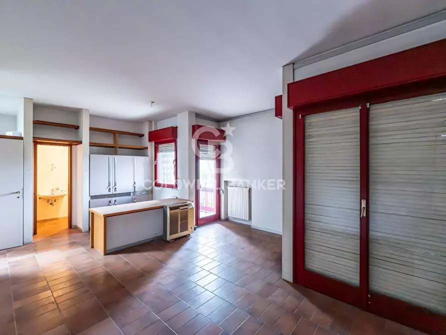 Immagine 36 di Ufficio in vendita  a San Giovanni La Punta