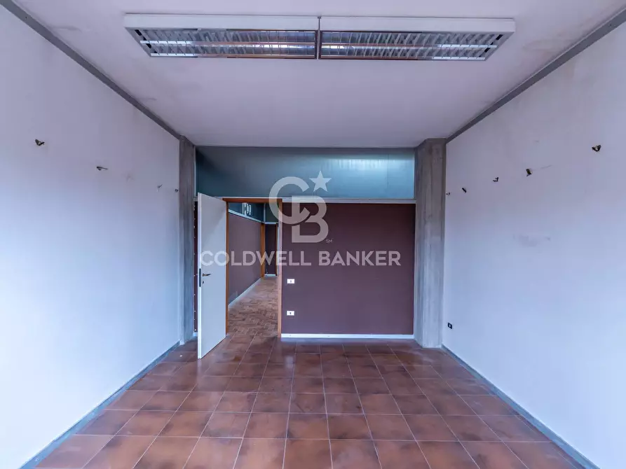 Immagine 44 di Ufficio in vendita  a San Giovanni La Punta