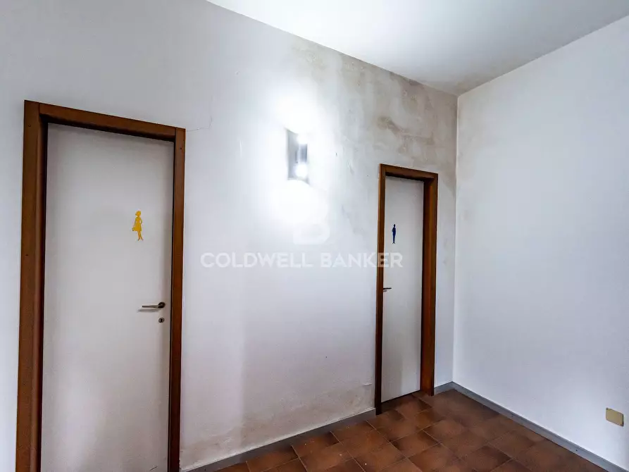 Immagine 45 di Ufficio in vendita  a San Giovanni La Punta