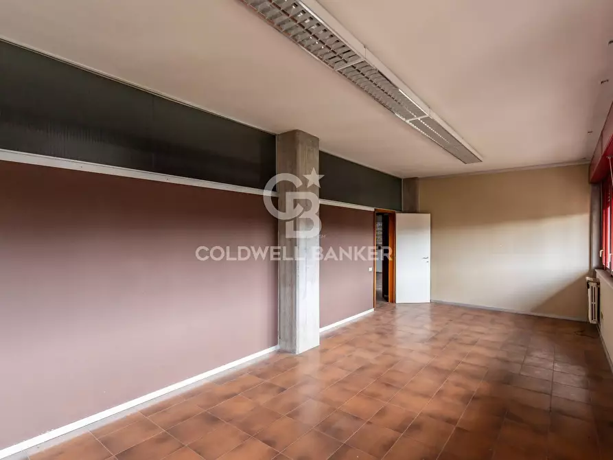 Immagine 49 di Ufficio in vendita  a San Giovanni La Punta