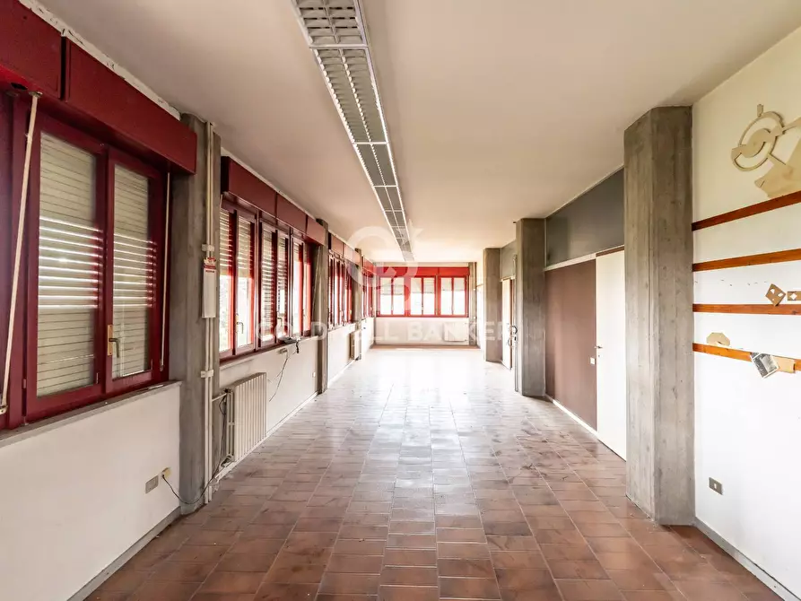 Immagine 51 di Ufficio in vendita  a San Giovanni La Punta