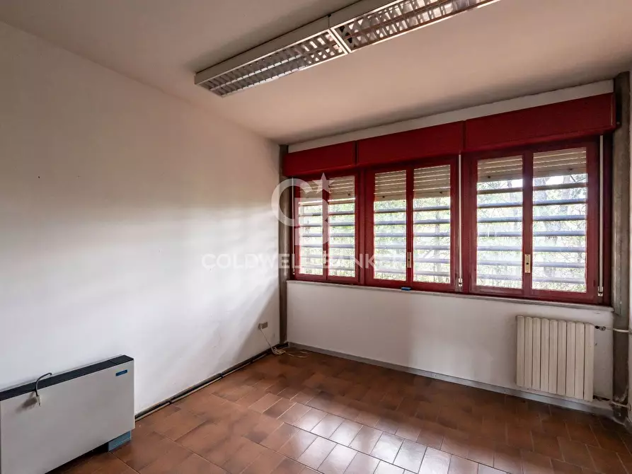 Immagine 52 di Ufficio in vendita  a San Giovanni La Punta