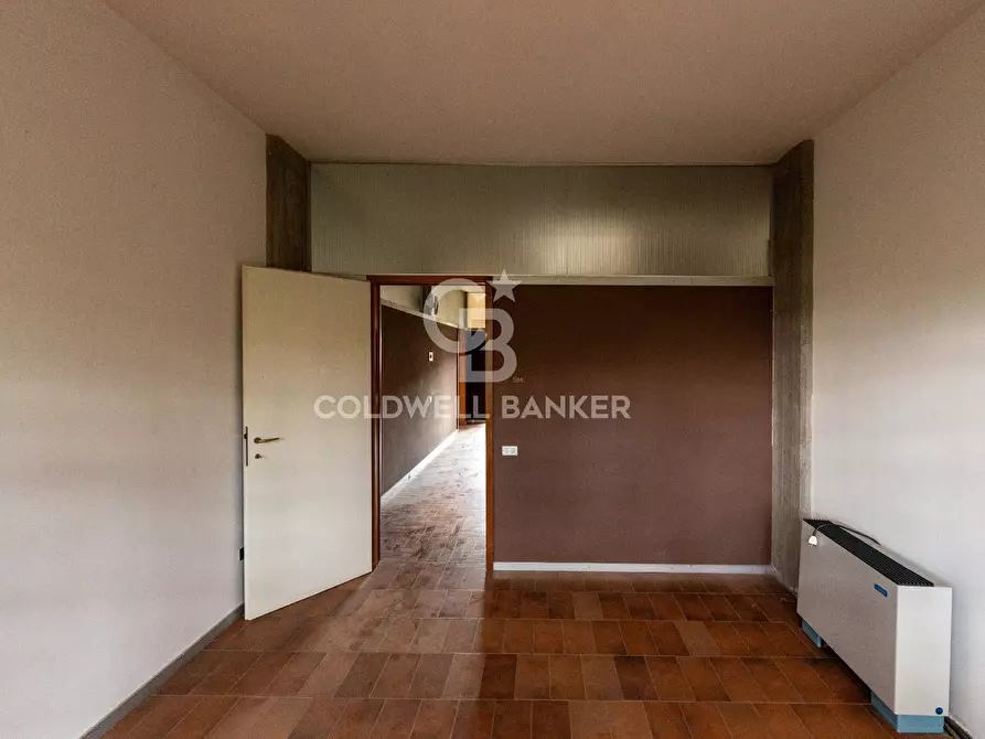 Immagine 55 di Ufficio in vendita  a San Giovanni La Punta