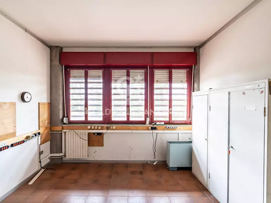 Immagine 61 di Ufficio in vendita  a San Giovanni La Punta