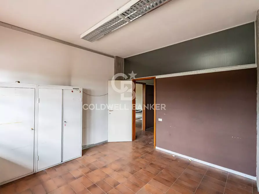 Immagine 62 di Ufficio in vendita  a San Giovanni La Punta