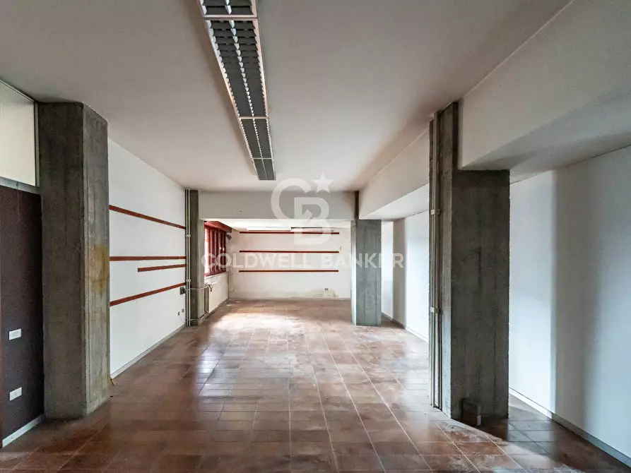 Immagine 68 di Ufficio in vendita  a San Giovanni La Punta