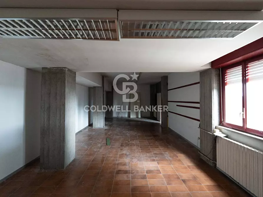 Immagine 69 di Ufficio in vendita  a San Giovanni La Punta