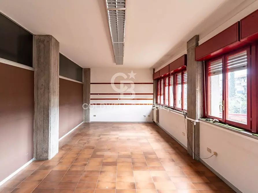 Immagine 70 di Ufficio in vendita  a San Giovanni La Punta