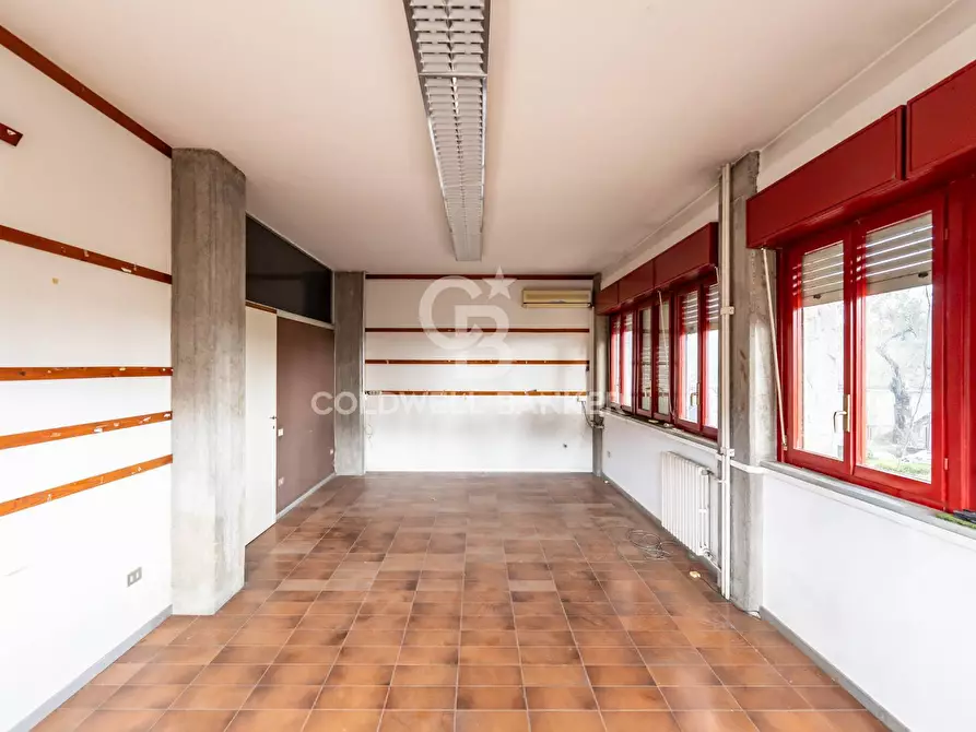 Immagine 73 di Ufficio in vendita  a San Giovanni La Punta