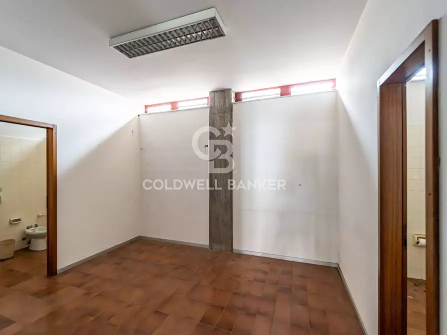 Immagine 74 di Ufficio in vendita  a San Giovanni La Punta