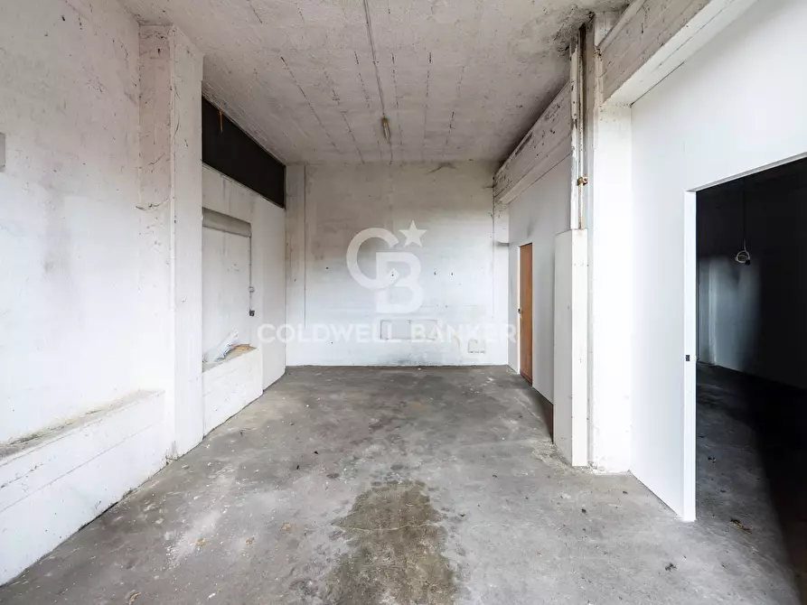 Immagine 76 di Ufficio in vendita  a San Giovanni La Punta