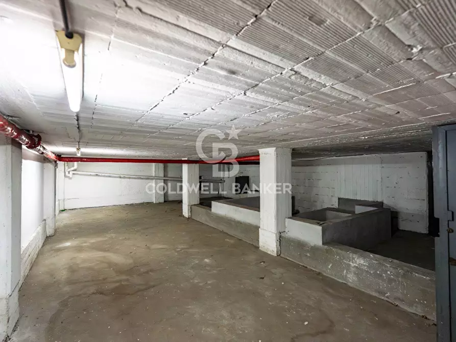 Immagine 78 di Ufficio in vendita  a San Giovanni La Punta